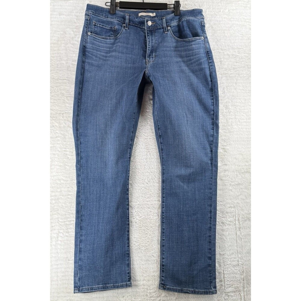 Levi’s Woman's Jeans Size 16M/W33/L32 Medium Wash Denim 5 Pocket Style